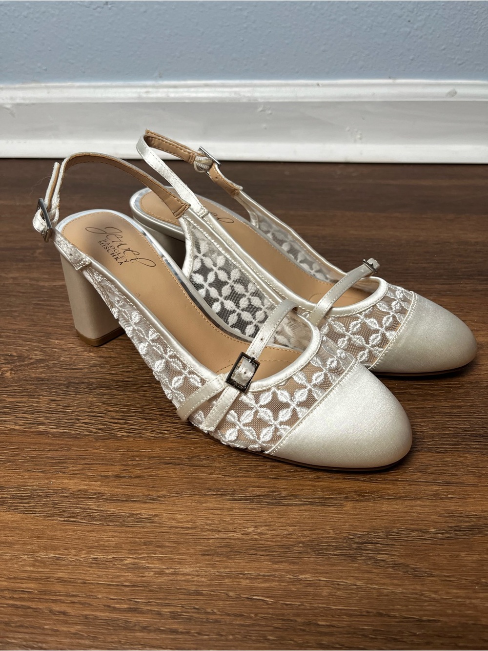 Jewel Badgley Mischka Ivory Satin Mary Jane Size 6